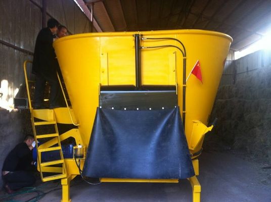 Dairy Farm 4m Cub Mały pionowy mikser TMR dla owiec